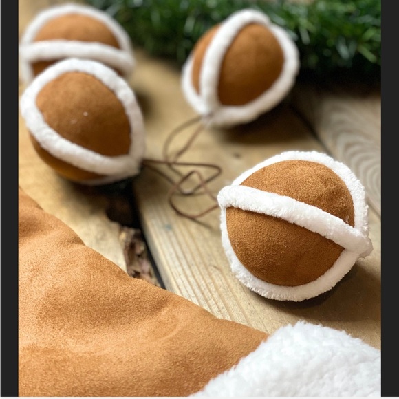 NWT Handmade Set of 4 Tan Sherpa & faux fur Christmas ornaments - Picture 1 of 3